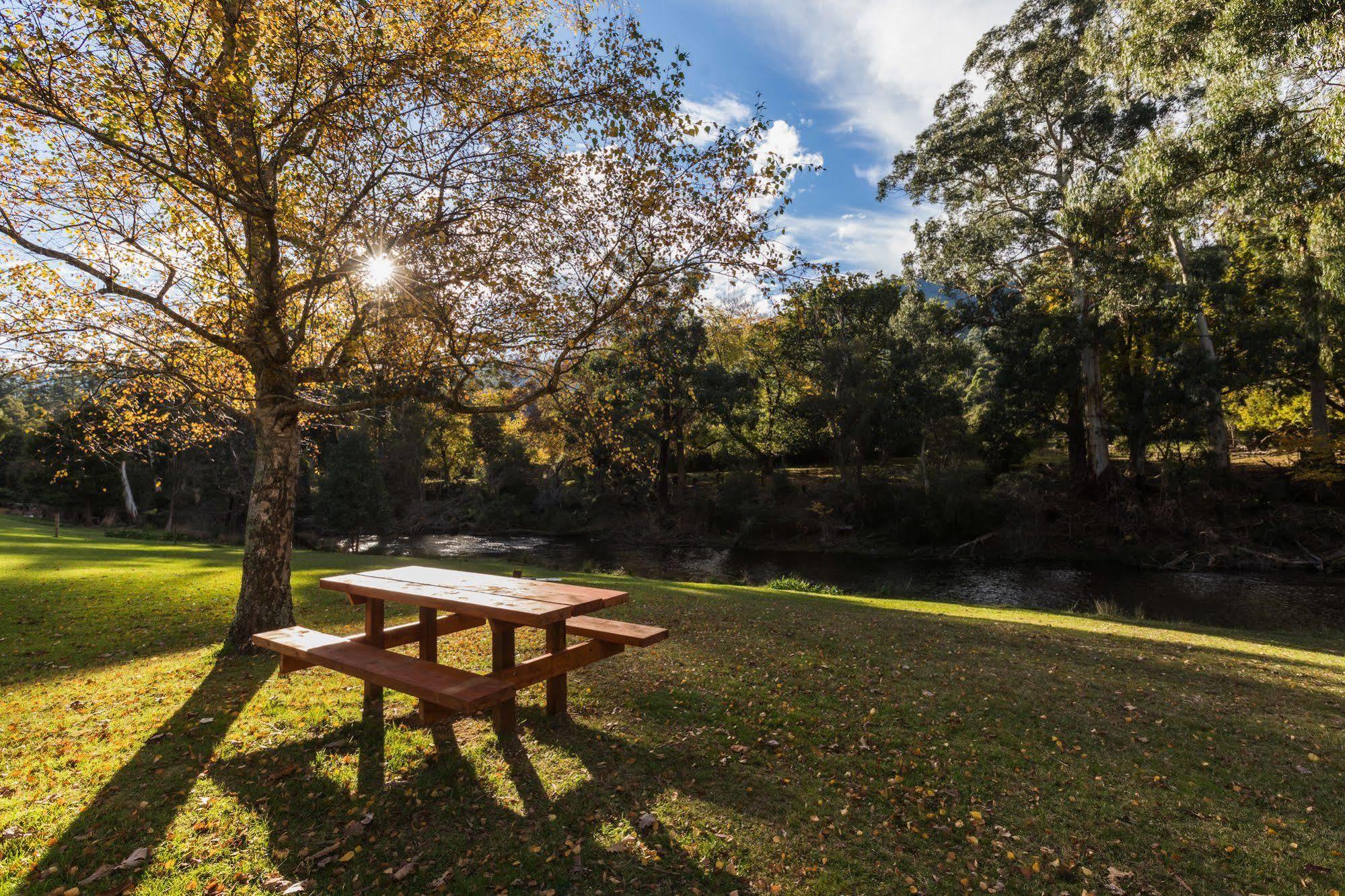 Oscar'S On The Yarra Hotel Warburton Buitenkant foto