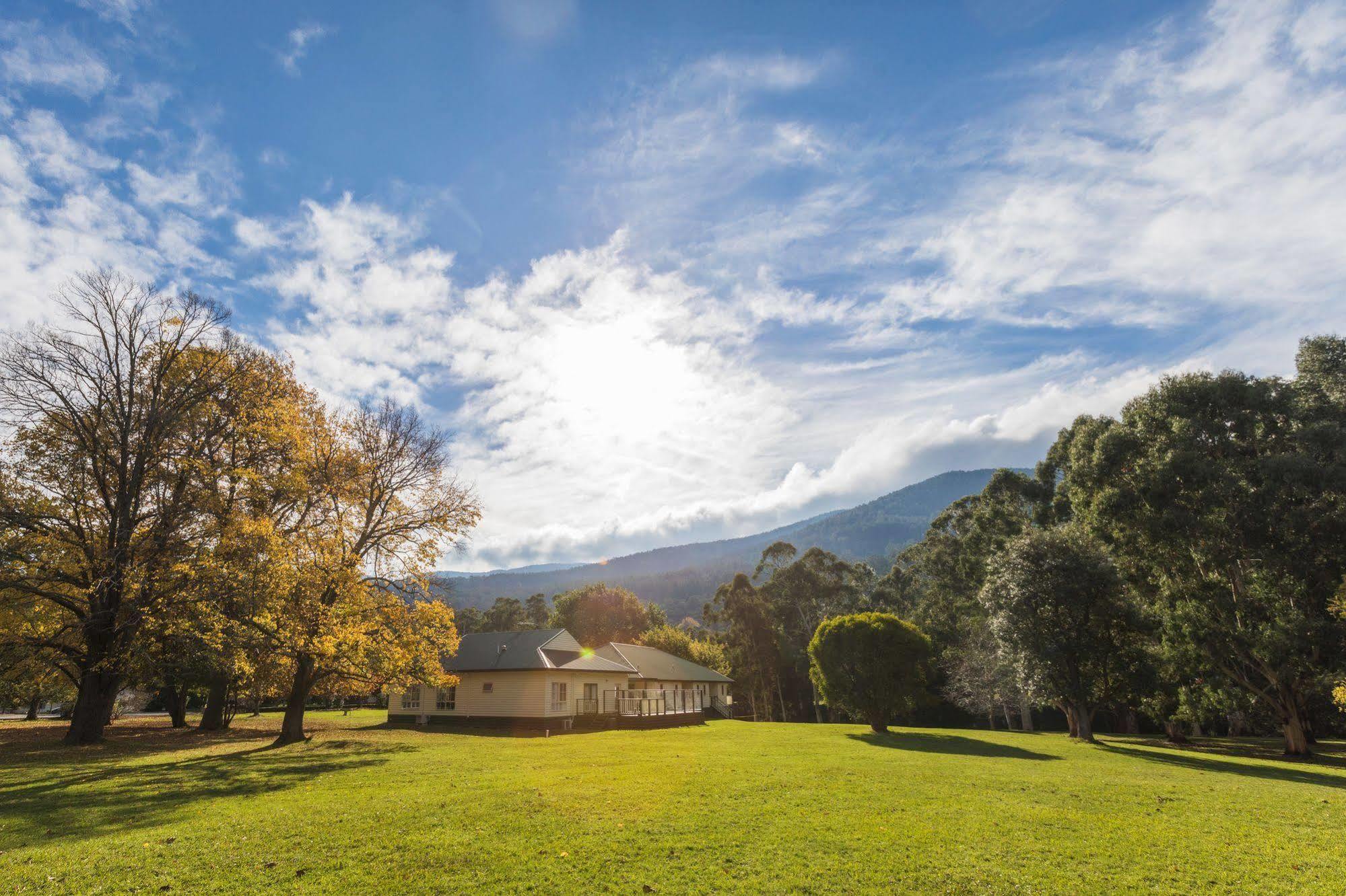 Oscar'S On The Yarra Hotel Warburton Buitenkant foto